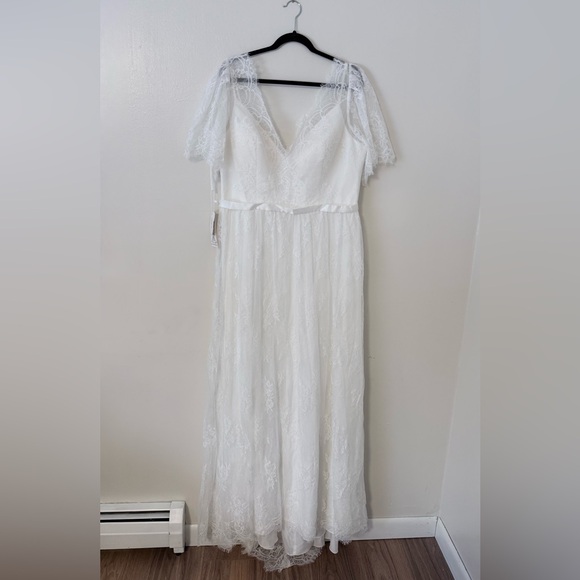 Hebeos Dresses & Skirts - NWT Plus Size Wedding Dress White Lace Boho Cap Sleeve Size 18W Empire Waist